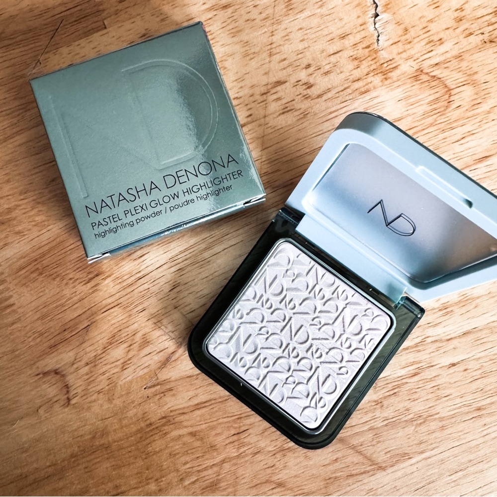 Natasha Denona • Pastel Plexi Glow Highlighter
